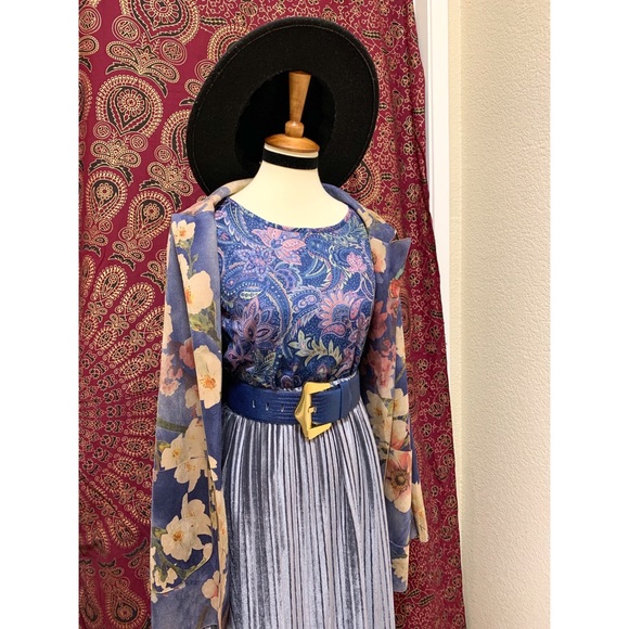 🌈 Beautiful Vintage Paisley top - Picture 11 of 11